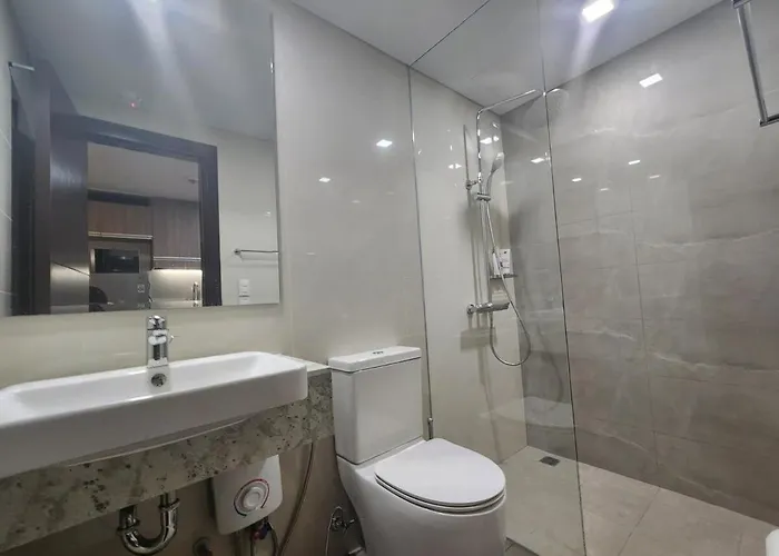 Your Stylish Escape In Park Mckinley West With Breathtaking Views