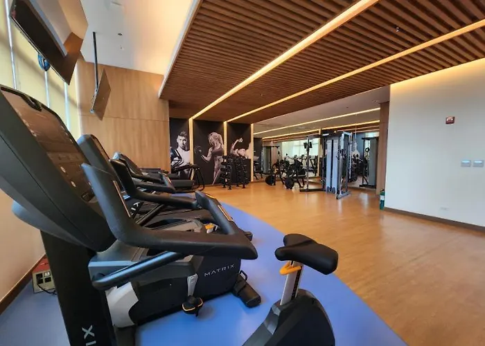 Apartment Your Stylish Escape In Park Mckinley West With Breathtaking Views