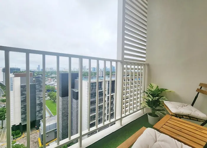 Your Stylish Escape In Park Mckinley West With Breathtaking Views Apartment