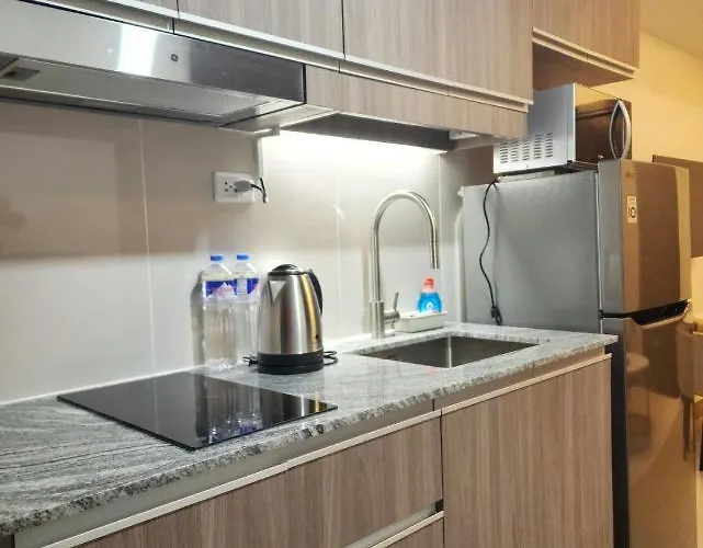 Your Stylish Escape In Park Mckinley West With Breathtaking Views Apartment
