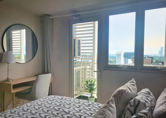 Apartment Your Stylish Escape In Park Mckinley West With Breathtaking Views *