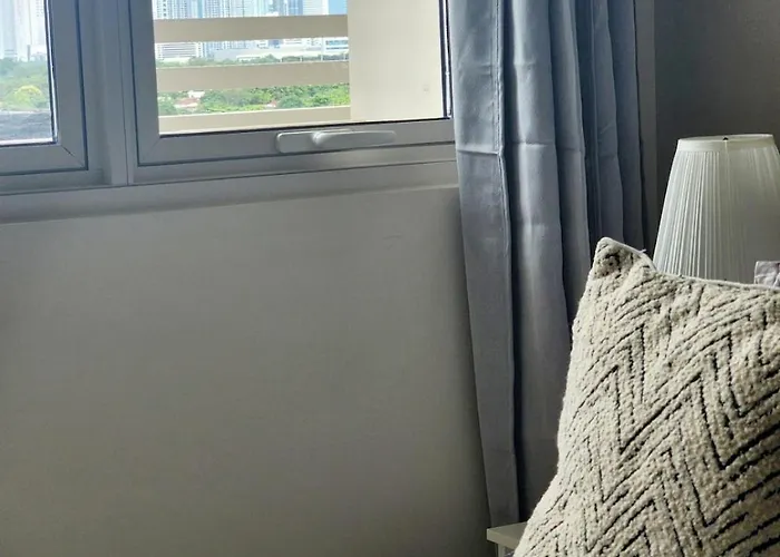 Your Stylish Escape In Park Mckinley West With Breathtaking Views *
