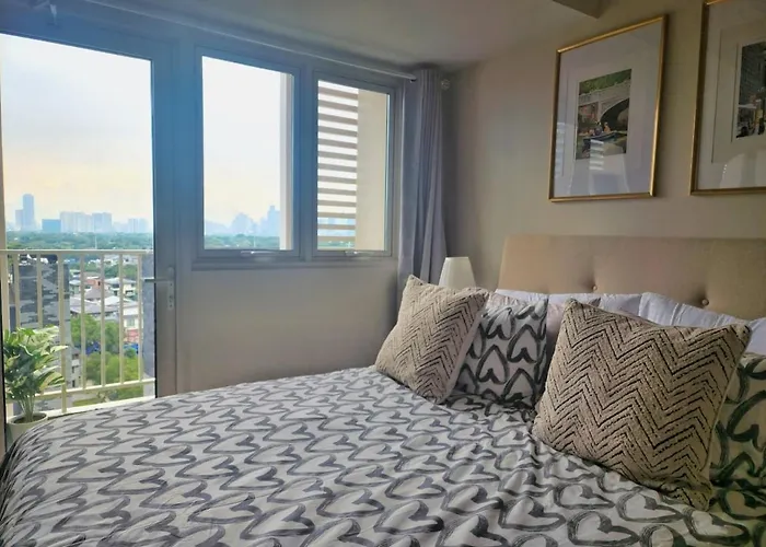 Your Stylish Escape In Park Mckinley West With Breathtaking Views Apartment